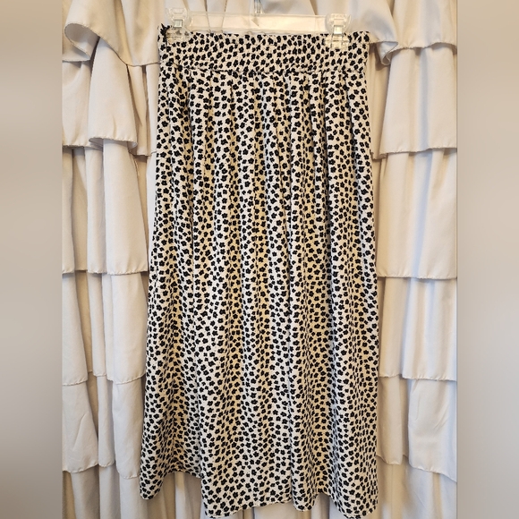 Women's H&M Maxi Skirt with Button Detail and Side Zipper Closure Size Four - Picture 2 of 4